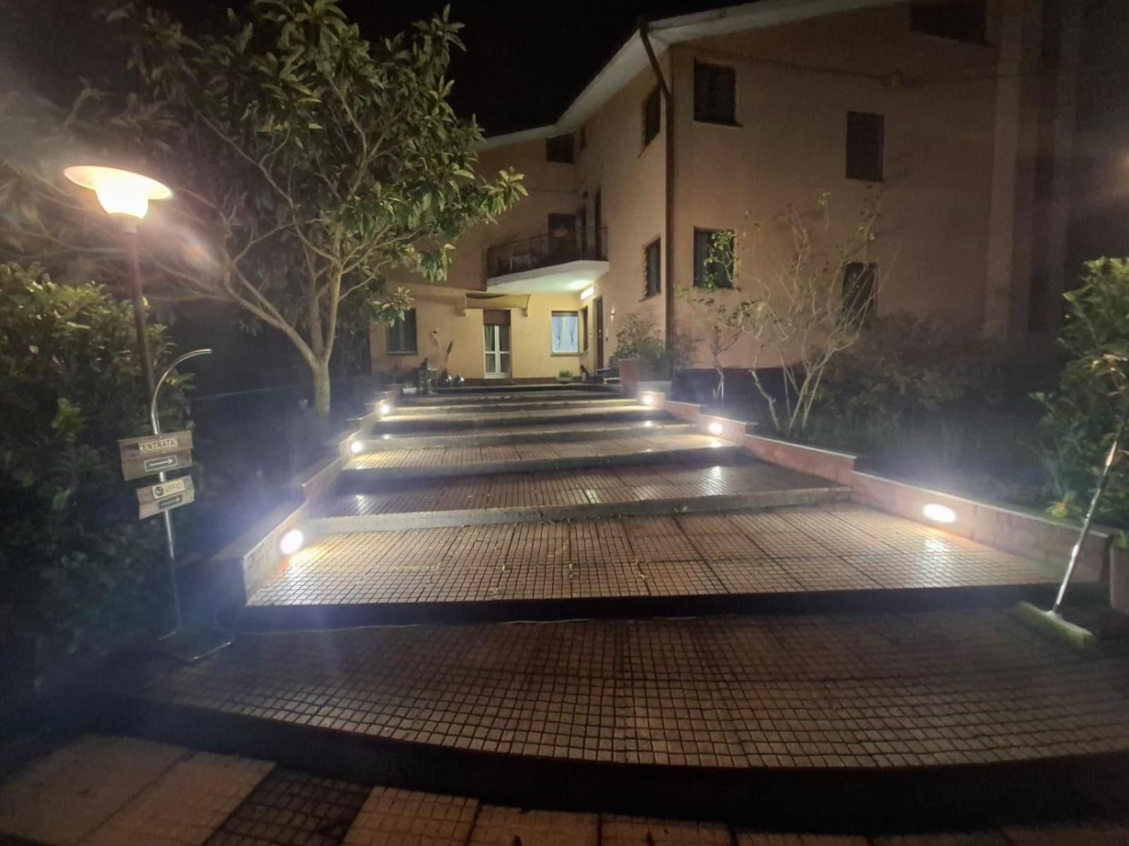 Appartamento King'S House Roletto Esterno foto